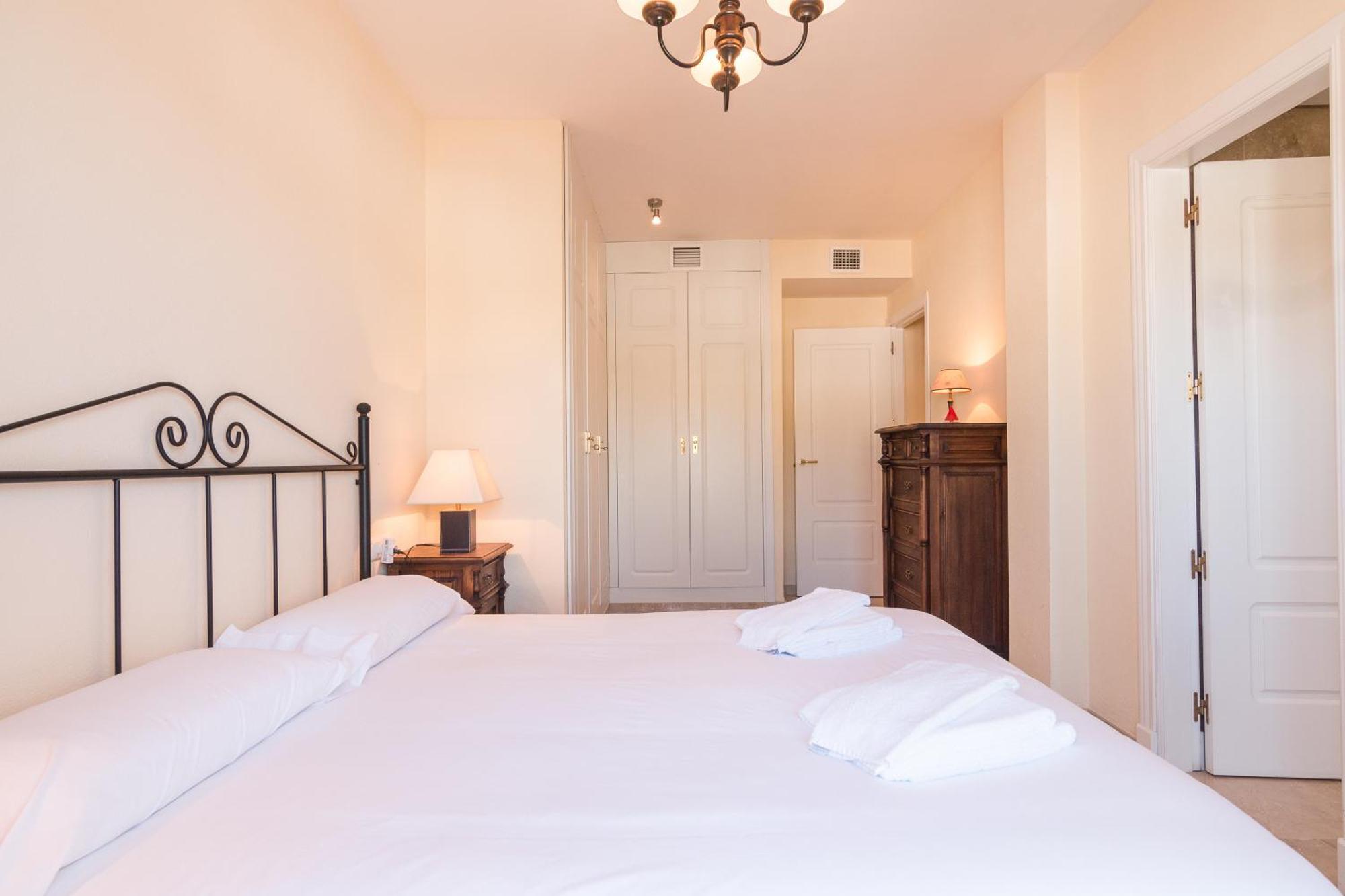 2233-Lovely 2 Bedrooms On The Beach, Pool And Port Manilva Exterior foto